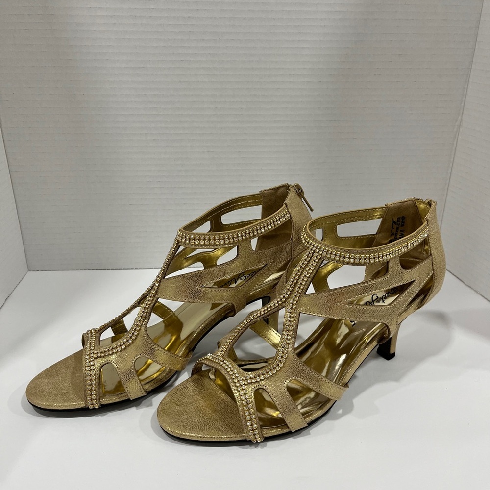 Easy Street Flattery‎ Gold Stiletto Heel. Size: 9WW. Color: Gold - Picture 6 of 9